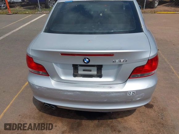 2009 BMW 1 Series 128i z VIN WBAUP73549VK75378, wystawiony jako IAAI lot #41872843 z przebiegiem 77 985 mil mil oraz . Historia ofert i sprzedaży dostępna na DreamBid. Obrazek 6.