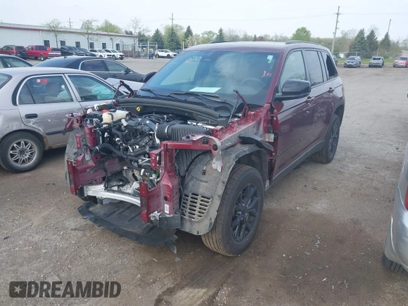 2025 Jeep Grand Cherokee Laredo z VIN 1C4RJHAG5S8657198, wystawiony jako IAAI lot #42146067 z przebiegiem 5186 mil mil oraz . Historia ofert i sprzedaży dostępna na DreamBid. Obrazek 2.