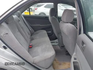 2002 Toyota Camry LE z VIN JTDBE32K220022434, wystawiony jako IAAI lot #42194752 z przebiegiem 168 955 mil mil oraz . Historia ofert i sprzedaży dostępna na DreamBid. Obrazek 8.