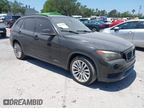2014 BMW X1 sDrive28i z VIN WBAVM1C50EVW54351, wystawiony jako IAAI lot #42117685 z przebiegiem 131 631 mil mil oraz . Historia ofert i sprzedaży dostępna na DreamBid. Obrazek 1.