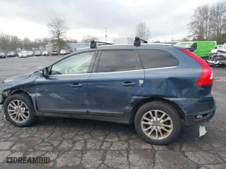 2010 Volvo XC60 3.0T with VIN YV4992DZ2A2119737, listed as a IAAI auction lot 41313329 with 101,112 mi miles. Bid and sale history available at carsss.com. Image 15.