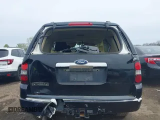 2010 Ford Explorer XLT z VIN 1FMEU7DE5AUA11056, wystawiony jako IAAI lot #39236100 z przebiegiem 212 579 mil mil oraz . Historia ofert i sprzedaży dostępna na DreamBid. Obrazek 16.