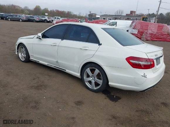 2011 Mercedes-Benz E-Class E 350 Luxury with VIN WDDHF8HB5BA491366, listed as a IAAI auction lot 42101099 with 310,217 mi miles. Bid and sale history available at carsss.com. Image 3.