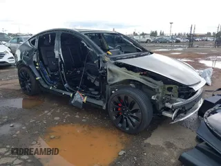 2022 Tesla Model Y Performance z VIN 7SAYGDEF0NF451086, wystawiony jako IAAI lot #41793689 z przebiegiem 37 740 mil mil oraz . Historia ofert i sprzedaży dostępna na DreamBid. Obrazek 1.