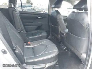 2020 Toyota Highlander XLE with VIN 5TDGZRAH5LS502260, listed as a IAAI auction lot 41743209 with 105,108 mi miles. Bid and sale history available at carsss.com. Image 8.