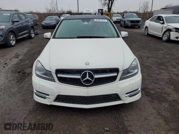 2012 Mercedes-Benz C 350 z VIN WDDGF8JB9CA710837, wystawiony jako Copart lot #82681474 z przebiegiem 130 815 mil mil oraz Szkoda całkowita • Salvage title. Historia ofert i sprzedaży dostępna na DreamBid. Obrazek 5.