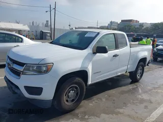 2017 Chevrolet Colorado 2WD WT z VIN 1GCHSBEA7H1273727, wystawiony jako IAAI lot #42078863 z przebiegiem 119 582 mil mil oraz . Historia ofert i sprzedaży dostępna na DreamBid. Obrazek 18.