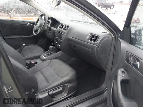 2011 Volkswagen Jetta Sedan SE PZEV with VIN 3VWDZ7AJ3BM332471, listed as a IAAI auction lot 41732964 with 168,920 mi miles. Bid and sale history available at carsss.com. Image 5.