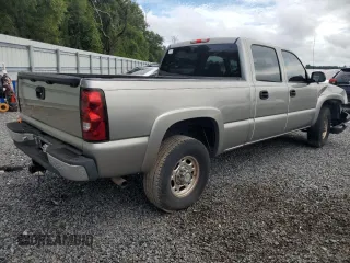 2003 Chevrolet Silverado 1500HD LT z VIN 1GCGC13U93F142570, wystawiony jako Copart lot #70047944 z przebiegiem 243 221 mil mil oraz Szkoda całkowita • Salvage title. Historia ofert i sprzedaży dostępna na DreamBid. Obrazek 3.