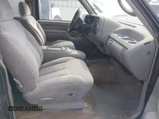 1995 GMC Sierra 1500 z VIN 2GTEK19K1S1520208, wystawiony jako IAAI lot #41835713 z przebiegiem 190 832 mil mil oraz . Historia ofert i sprzedaży dostępna na DreamBid. Obrazek 5.