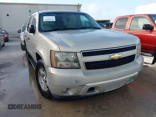 2007 Chevrolet Tahoe LS z VIN 1GNEC130X7R164139, wystawiony jako IAAI lot #42450827 z przebiegiem 232 144 mil mil oraz . Historia ofert i sprzedaży dostępna na DreamBid. Obrazek 6.
