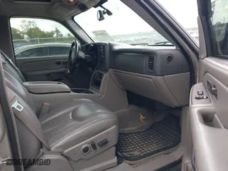 2005 Chevrolet Tahoe LT with VIN 1GNEK13TX5R179282, listed as a IAAI auction lot 42006441 with 245,118 mi miles. Bid and sale history available at carsss.com. Image 5.