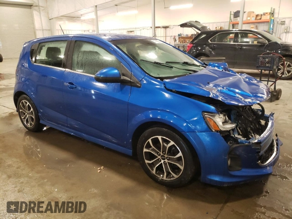 2018 Chevrolet Sonic LT z VIN 1G1JD6SH3J4105391, wystawiony jako Copart lot #47450685 z przebiegiem 69 558 mil mil oraz Nie do naprawy • Non repairable. Historia ofert i sprzedaży dostępna na DreamBid. Obrazek 4.