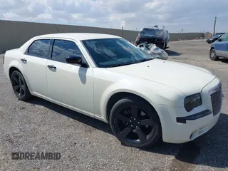 2008 Chrysler 300 Touring z VIN 2C3KA53G58H319949, wystawiony jako IAAI lot #42212710 z przebiegiem 191 855 mil mil oraz . Historia ofert i sprzedaży dostępna na DreamBid. Obrazek 1.
