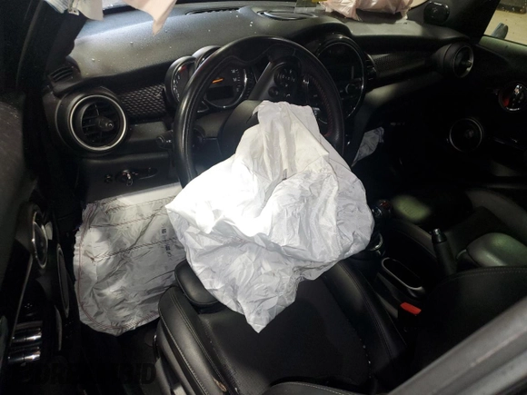 2015 MINI Hardtop 4 Door S with VIN WMWXU3C55F2B62019, listed as a Copart auction lot 46853535 with 124,919 mi miles and Salvage title. Bid and sale history available at DreamBid. Image 8.