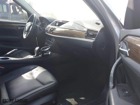 2013 BMW X1 28i with VIN WBAVM1C54DVW41570, listed as a IAAI auction lot 41909262 with 78,225 mi miles. Bid and sale history available at carsss.com. Image 5.