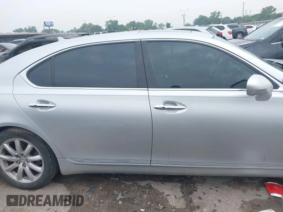 2007 Lexus LS 460 L z VIN JTHGL46F375014513, wystawiony jako IAAI lot #42124510 z przebiegiem Nie podano mil oraz . Historia ofert i sprzedaży dostępna na DreamBid. Obrazek 13.