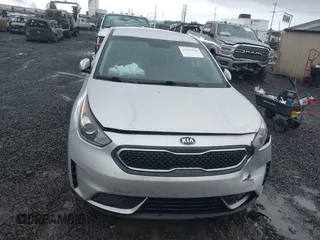 2017 Kia Niro LX with VIN KNDCB3LC7H5055073, listed as a IAAI auction lot 41517938 with 134,586 mi miles. Bid and sale history available at carsss.com. Image 13.