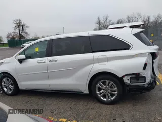 2024 Toyota Sienna Platinum z VIN 5TDESKFC4RS137515, wystawiony jako IAAI lot #41937542 z przebiegiem 19 002 mil mil oraz . Historia ofert i sprzedaży dostępna na DreamBid. Obrazek 14.