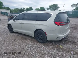 2021 Chrysler Pacifica Touring L z VIN 2C4RC1BG8MR590961, wystawiony jako IAAI lot #42158273 z przebiegiem 96 277 mil mil oraz . Historia ofert i sprzedaży dostępna na DreamBid. Obrazek 3.