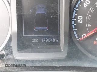 2019 Toyota Tacoma SR z VIN 5TFSX5EN1KX067514, wystawiony jako IAAI lot #42264001 z przebiegiem 179 048 mil mil oraz . Historia ofert i sprzedaży dostępna na DreamBid. Obrazek 15.