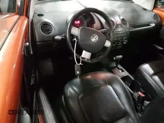 2010 Volkswagen New Beetle Coupe with VIN 3VWPG3AG2AM035688, listed as a Copart auction lot 43727685 with 83,346 mi miles and Salvage Title. Bid and sale history available at carsss.com. Image 8.