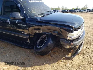 2000 Chevrolet Suburban LT with VIN 3GNEC16TXYG166447, listed as a Copart auction lot 43292602 with 258,929 mi miles and Salvage Title. Bid and sale history available at carsss.com. Image 9.