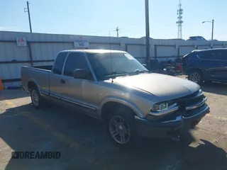 2003 Chevrolet S-10 LS with VIN 1GCCS19X638169300, listed as a IAAI auction lot 41717497 with 287,220 mi miles and . Bid and sale history available at DreamBid. Image 1.