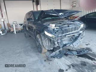 2023 Jeep Grand Cherokee Overland z VIN 1C4RJHDG5PC507978, wystawiony jako IAAI lot #41394199 z przebiegiem 57 323 mil mil oraz . Historia ofert i sprzedaży dostępna na DreamBid. Obrazek 1.