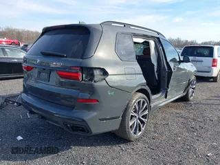 2022 BMW X7 M50i z VIN 5UXCX6C01N9L99140, wystawiony jako IAAI lot #41697545 z przebiegiem 60 972 mil mil oraz . Historia ofert i sprzedaży dostępna na DreamBid. Obrazek 4.