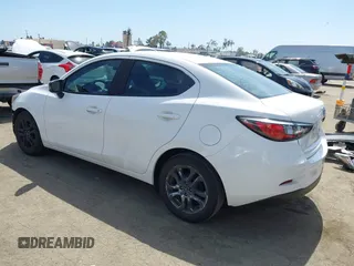 2017 Toyota Yaris z VIN 3MYDLBYV8HY172039, wystawiony jako IAAI lot #42327155 z przebiegiem 100 561 mil mil oraz . Historia ofert i sprzedaży dostępna na DreamBid. Obrazek 3.
