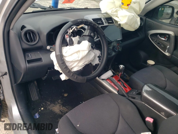 2011 Toyota RAV4 Sport z VIN JTMRF4DVXB5038649, wystawiony jako Copart lot #44955305 z przebiegiem Nie podano mil oraz Szkoda całkowita • Salvage title. Historia ofert i sprzedaży dostępna na DreamBid. Obrazek 8.
