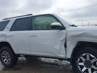 2022 Toyota 4Runner TRD Off Road with VIN JTEPU5JR2N5978258, listed as a IAAI auction lot 41441475 with 80,395 mi miles. Bid and sale history available at carsss.com. Image 13.