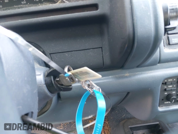 1992 Ford Tempo z VIN 1FAPP36U6NK188935, wystawiony jako IAAI lot #42133598 z przebiegiem 31 673 mil mil oraz . Historia ofert i sprzedaży dostępna na DreamBid. Obrazek 11.