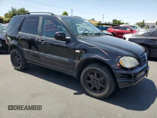 2000 Mercedes-Benz M 320/430/500 with VIN 4JGAB72EXYA193906, listed as a Copart auction lot 62025125 with 142,808 mi miles and Salvage title. Bid and sale history available at DreamBid. Image 4.