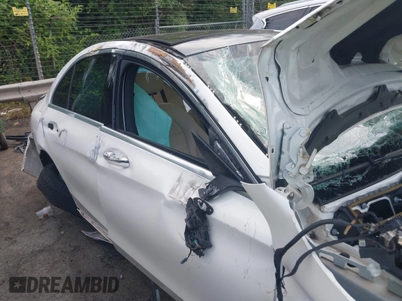 2017 Mercedes-Benz C 300 with VIN WDDWF4KB1HR250729, listed as a IAAI auction lot 42580813 with Not provided miles and . Bid and sale history available at DreamBid. Image 13.