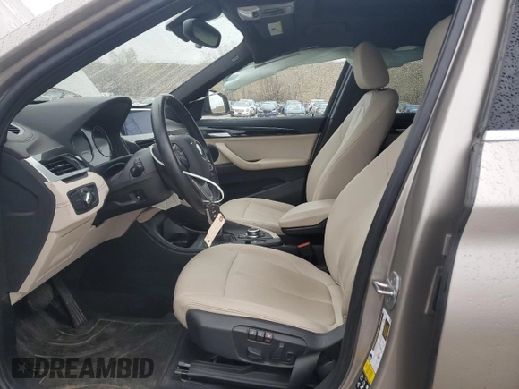 2021 BMW X1 xDrive28i z VIN WBXJG9C03M5U47126, wystawiony jako Copart lot #52113955 z przebiegiem 69 284 mil mil oraz Szkody całkowita. Historia ofert i sprzedaży dostępna na DreamBid. Obrazek 7.