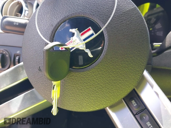 2007 Ford Mustang Deluxe с VIN 1ZVFT80N975271192, выставлен на аукционе IAAI как лот 42732940 с пробегом 230 646 миль миль и . История ставок и продаж доступна на DreamBid. Изображение 11.