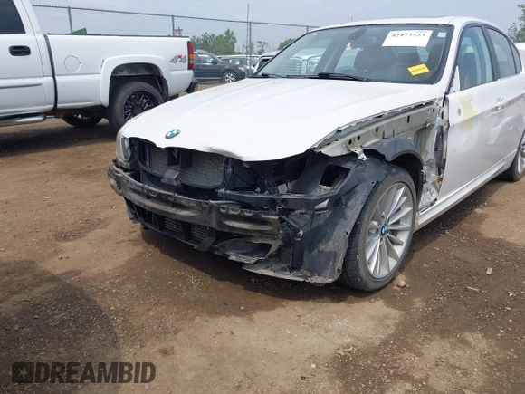 2011 BMW 3 Series 335i xDrive z VIN WBAPL5C55BA920128, wystawiony jako IAAI lot #42473523 z przebiegiem 96 481 mil mil oraz . Historia ofert i sprzedaży dostępna na DreamBid. Obrazek 6.