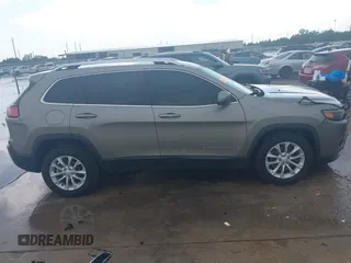 2019 Jeep Cherokee Latitude z VIN 1C4PJLCB5KD358412, wystawiony jako IAAI lot #42506197 z przebiegiem 83 160 mil mil oraz . Historia ofert i sprzedaży dostępna na DreamBid. Obrazek 13.