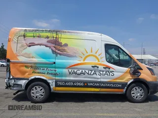 2020 Ford Transit z VIN 1FTYE1C89LKB18309, wystawiony jako IAAI lot #42086954 z przebiegiem 44 937 mil mil oraz . Historia ofert i sprzedaży dostępna na DreamBid. Obrazek 19.