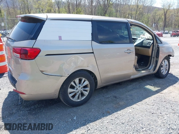 2017 Kia Sedona LX with VIN KNDMB5C14H6233059, listed as a IAAI auction lot 42006480 with 109,748 mi miles. Bid and sale history available at carsss.com. Image 4.