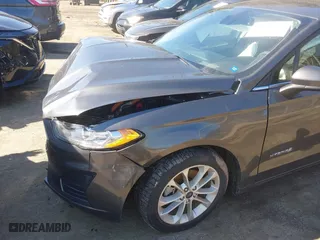 2019 Ford Fusion Hybrid SE with VIN 3FA6P0LU1KR235021, listed as a IAAI auction lot 41660786 with 93,331 mi miles. Bid and sale history available at carsss.com. Image 18.