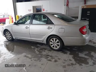 2002 Toyota Camry XLE z VIN 4T1BF30K32U009695, wystawiony jako IAAI lot #42376626 z przebiegiem 291 800 mil mil oraz . Historia ofert i sprzedaży dostępna na DreamBid. Obrazek 6.