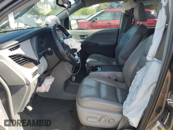 2015 Toyota Sienna Limited z VIN 5TDDK3DC4FS106412, wystawiony jako Copart lot #55531975 z przebiegiem 179 363 mil mil oraz Szkoda całkowita • Salvage title. Historia ofert i sprzedaży dostępna na DreamBid. Obrazek 7.