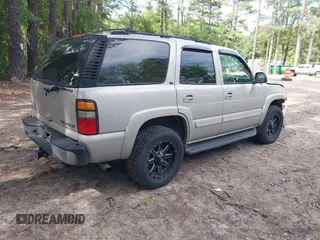 2005 Chevrolet Tahoe LS z VIN 1GNEK13T45J167997, wystawiony jako IAAI lot #42298160 z przebiegiem 142 981 mil mil oraz . Historia ofert i sprzedaży dostępna na DreamBid. Obrazek 4.
