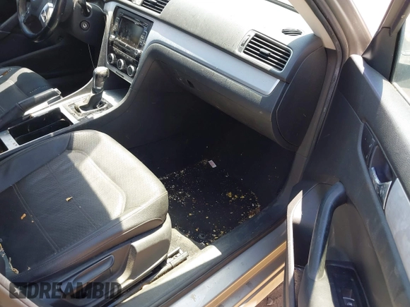 2012 Volkswagen Passat SE с VIN 1VWBH7A32CC026893, выставлен на аукционе IAAI как лот 42217416 с пробегом 197 271 миль миль и . История ставок и продаж доступна на DreamBid. Изображение 5.