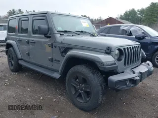 2021 Jeep Wrangler Unlimited Sahara Altitude z VIN 1C4HJXEG5MW519112, wystawiony jako IAAI lot #42086926 z przebiegiem 42 951 mil mil oraz . Historia ofert i sprzedaży dostępna na DreamBid. Obrazek 1.