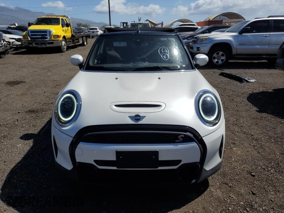 2024 MINI Convertible Cooper S z VIN WMW43DL08R3S00631, wystawiony jako Copart lot #49013325 z przebiegiem 13 760 mil mil oraz Czysty tytuł • Clean title. Historia ofert i sprzedaży dostępna na DreamBid. Obrazek 5.