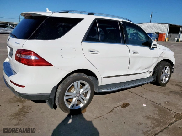 2015 Mercedes-Benz M-Class ML 350 with VIN 4JGDA5HB3FA533556, listed as a Copart auction lot 48302195 with 197,884 mi miles and Salvage Title. Bid and sale history available at carsss.com. Image 3.
